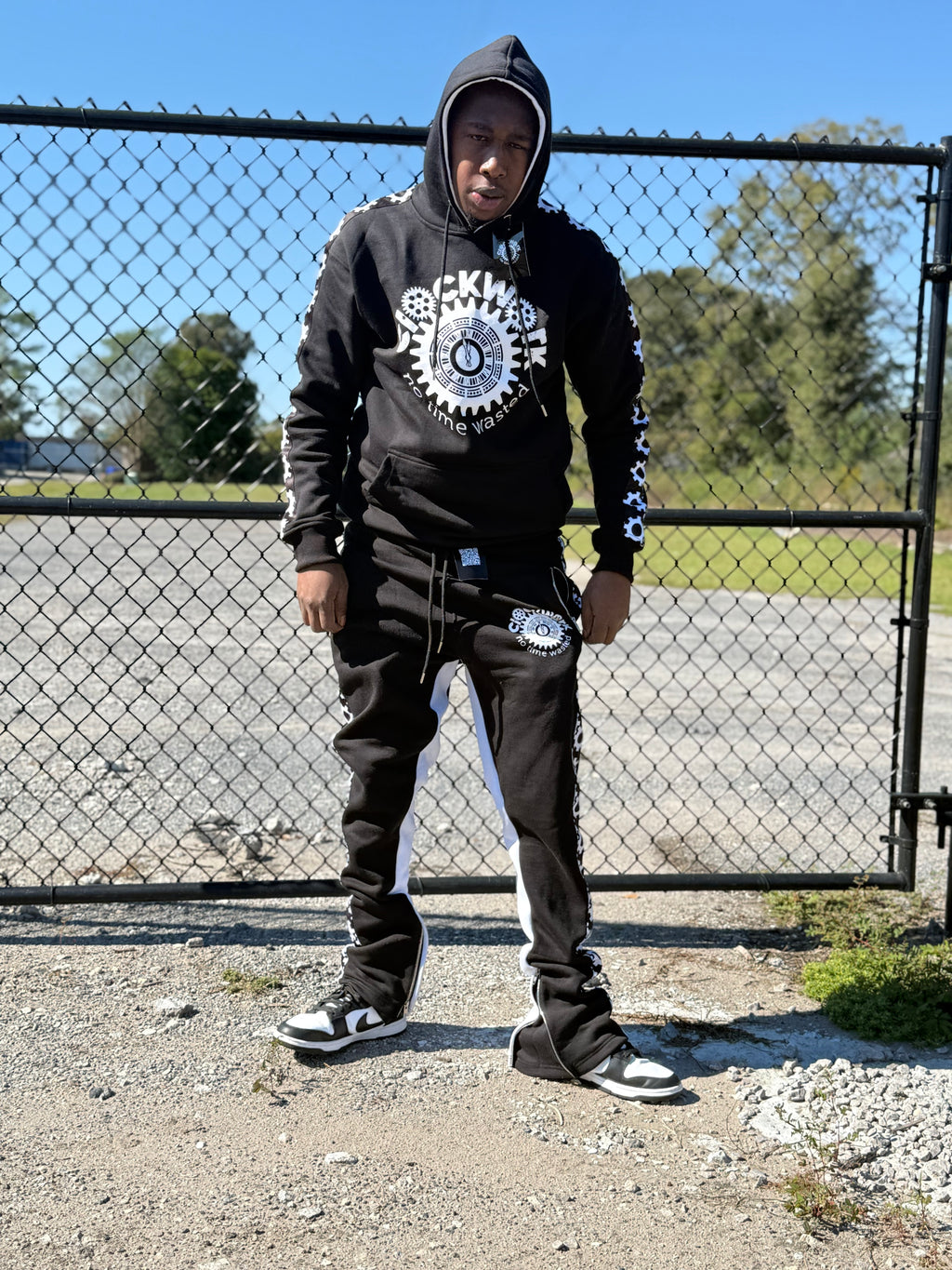 Clockwork black bell runners